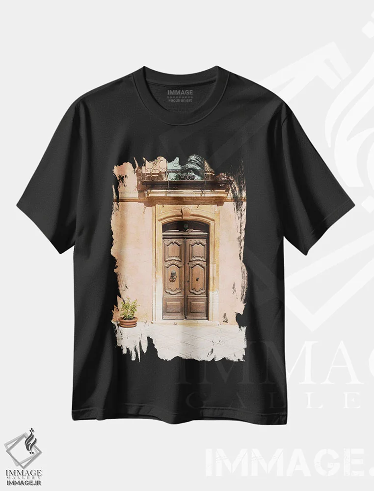 تیشرت مشکی طرح دار درب چوبی قدیمی، تزئینی اثر هنریکه شنک | immage.ir