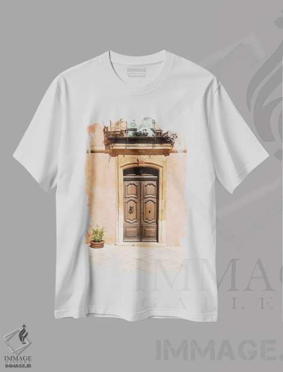 تیشرت سفید طرح دار درب چوبی قدیمی، تزئینی اثر هنریکه شنک | فروشگاه ایماژ