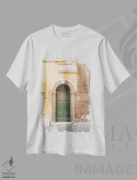تیشرت سفید طرح دار درب ورودی در رم، مدیوم اثر هنریکه شنک | immage.ir