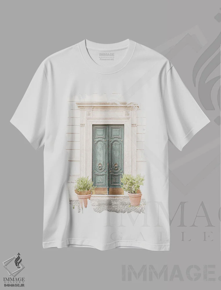 تیشرت سفید طرح دار درب قدیمی در رم، مدیوم اثر هنریکه شنک | immage.ir