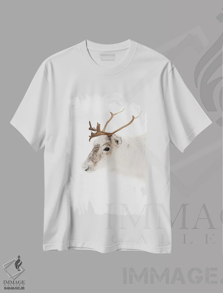 تیشرت سفید طرح دار پرتره گوزن شمالی در نروژ، مدیوم اثر هنریکه شنک | فروشگاه ایماژ