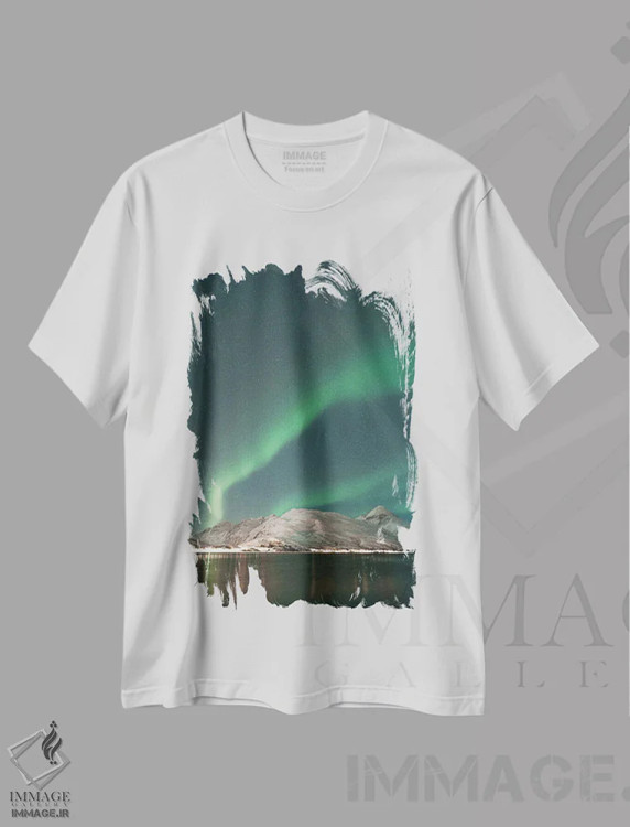 تیشرت سفید طرح دار شفق قطبی در نروژ، مدیوم اثر هنریکه شنک | فروشگاه ایماژ