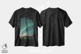 تیشرت مشکی طرح دار شفق قطبی در نروژ، مدیوم اثر هنریکه شنک | immage.ir