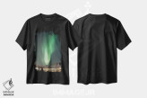 تیشرت مشکی طرح دار شفق قطبی در نروژ ۲، مدیوم اثر هنریکه شنک | فروشگاه ایماژ