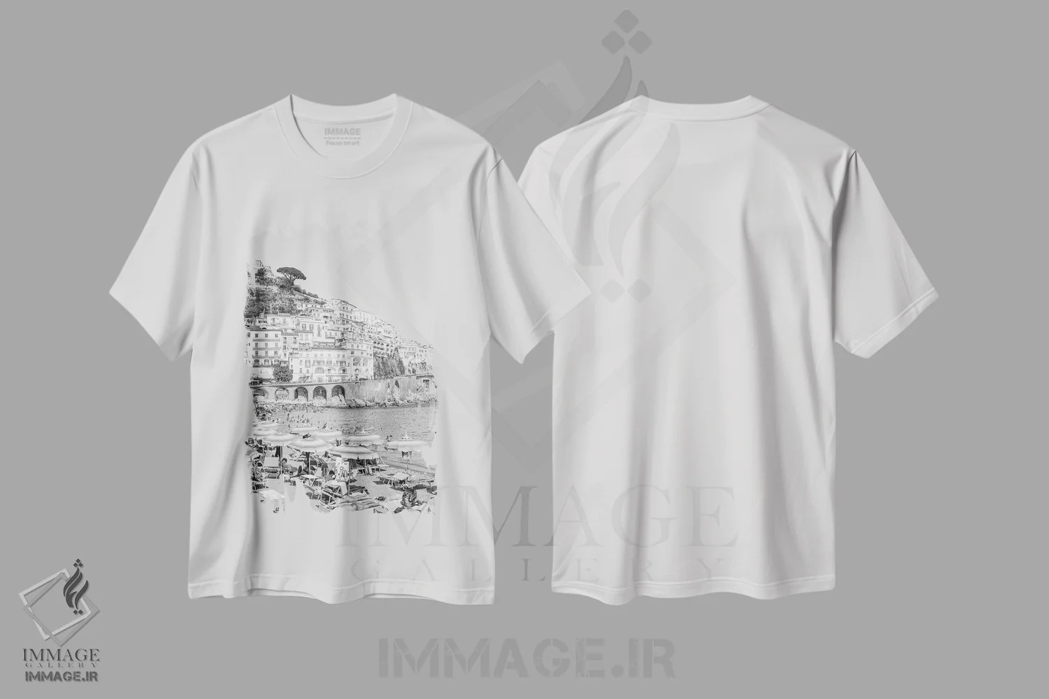 تیشرت سفید طرح دار روز ساحلی آمالفی، عکاسی سیاه و سفید اثر هنریکه شنک | فروشگاه ایماژ