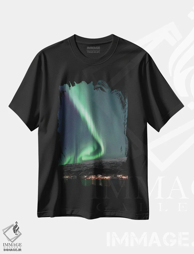 تیشرت مشکی طرح دار نمایش شفق قطبی، مدیوم اثر هنریکه شنک | immage.ir