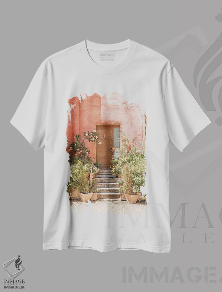 تیشرت سفید طرح دار درب جلوی خانه صورتی، مدیوم اثر هنریکه شنک | immage.ir