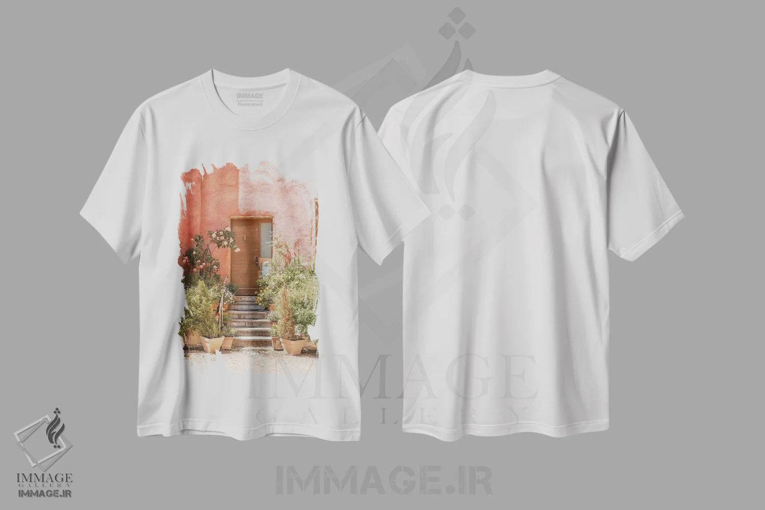 تیشرت سفید طرح دار درب جلوی خانه صورتی، مدیوم اثر هنریکه شنک | immage.ir