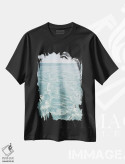 تیشرت مشکی طرح دار آب آبی شفاف دریا، دکور ساحلی اثر هنریکه شنک | فروشگاه ایماژ