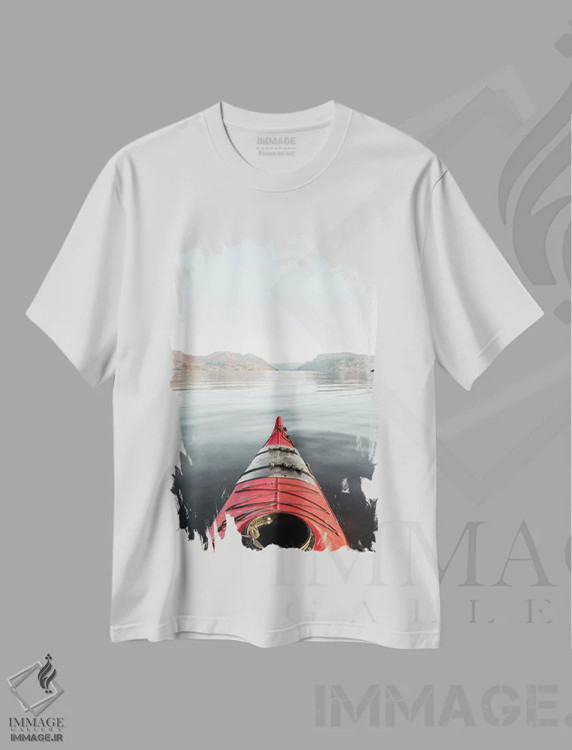 تیشرت سفید طرح دار قایق قرمز در نروژ، مدیوم اثر هنریکه شنک | immage.ir