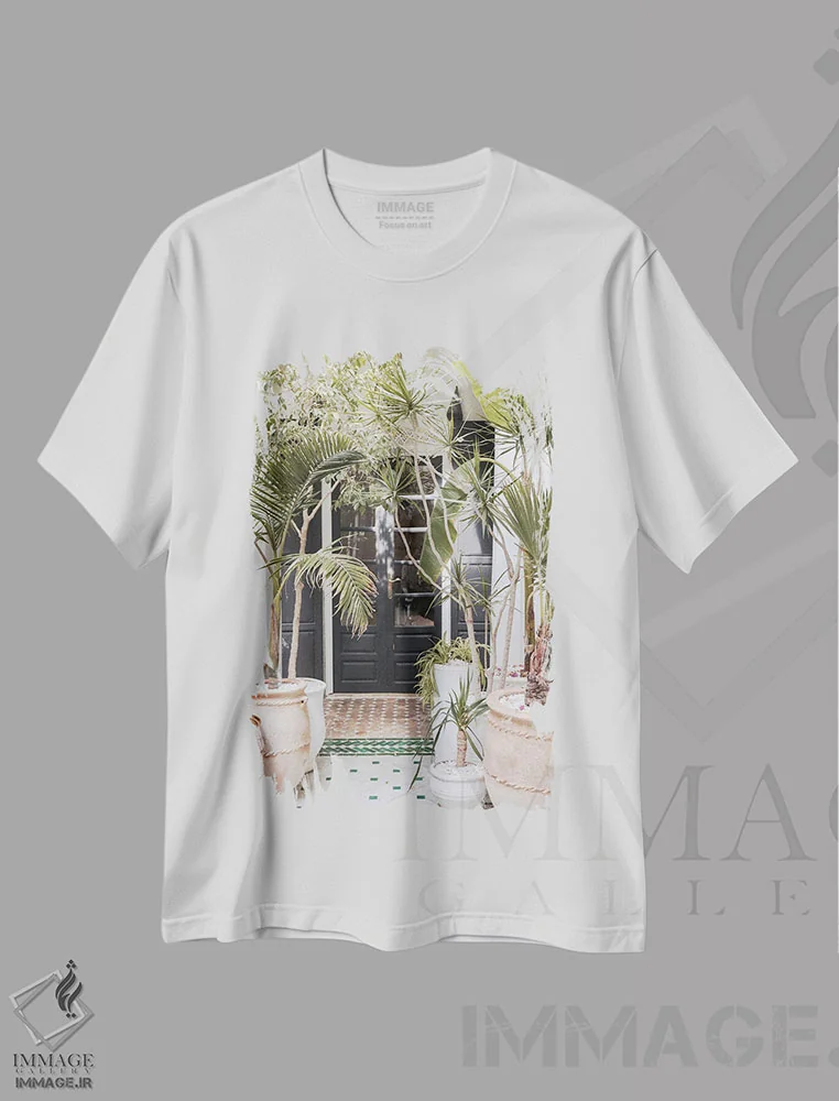 تیشرت سفید طرح دار ورودی گرمسیری در مراکش، تزئینی اثر هنریکه شنک | فروشگاه ایماژ