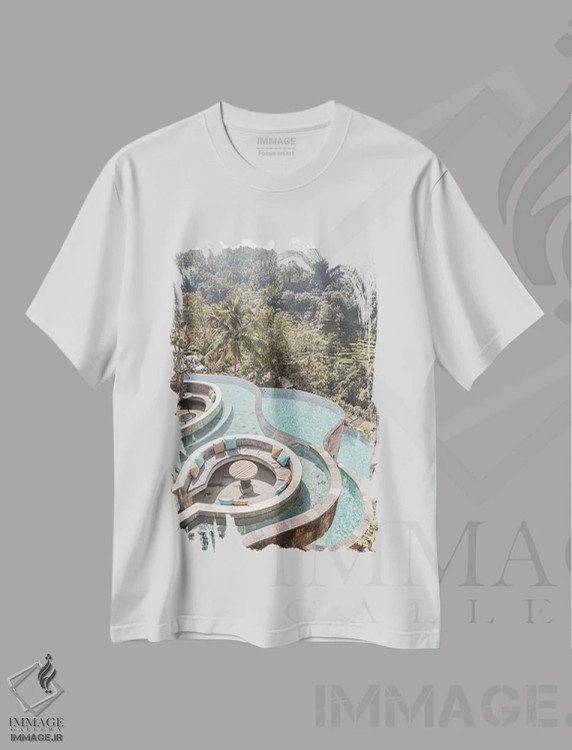 تیشرت سفید طرح دار استخر جنگلی گرمسیری در جزیره بالی، تزئینی اثر هنریکه شنک | فروشگاه ایماژ