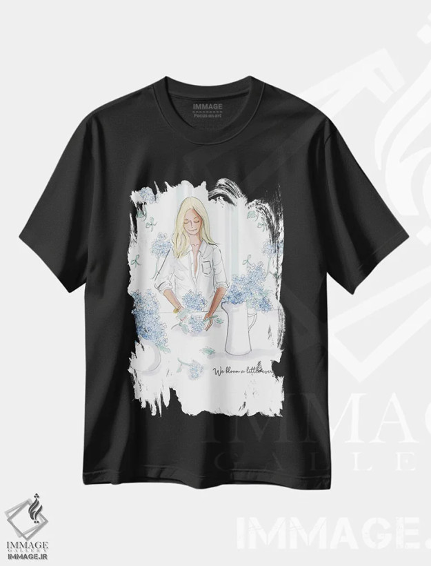 تیشرت مشکی طرح دار ما هر روز کمی شکوفا می شویم، هنر دیجیتال اثر هدر استیلافسن | فروشگاه ایماژ