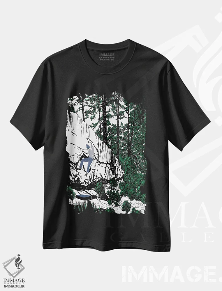 تیشرت مشکی طرح دار صخره نوردی در جنگل، تزئینی اثر کورالی هوئن | فروشگاه ایماژ