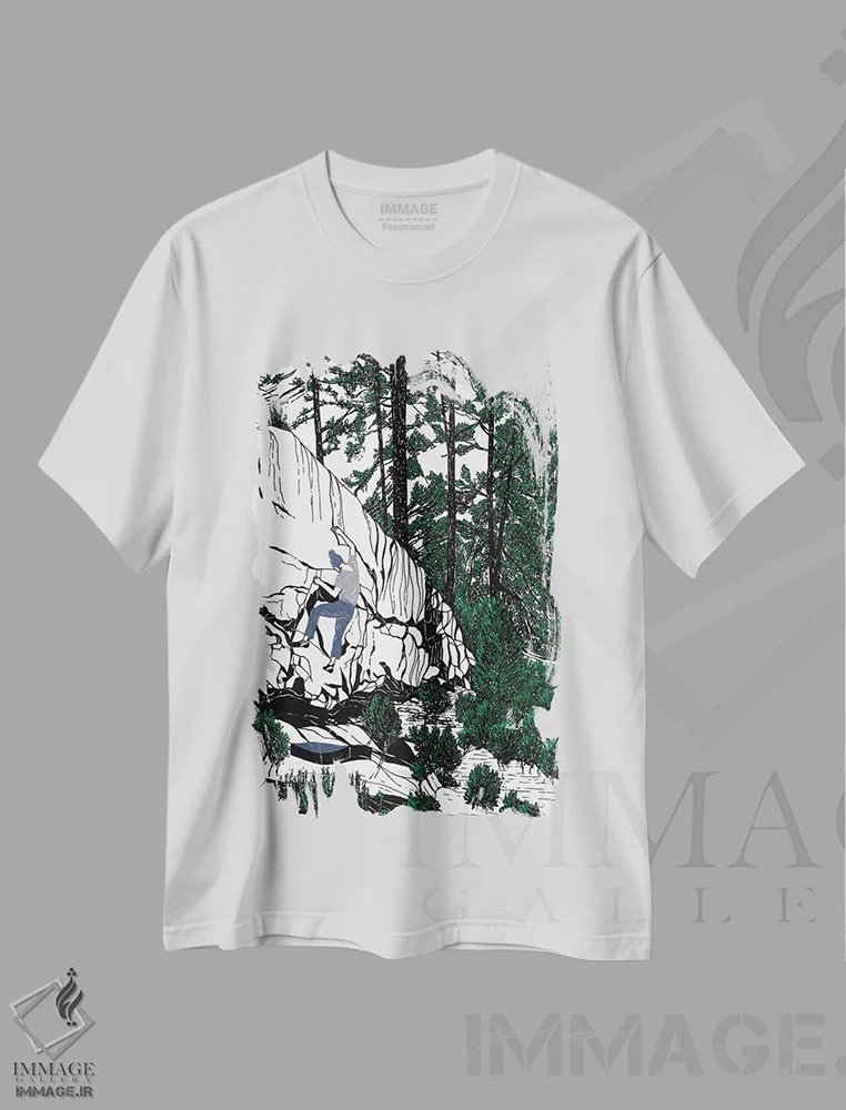 تیشرت سفید طرح دار صخره نوردی در جنگل، تزئینی اثر کورالی هوئن | immage.ir
