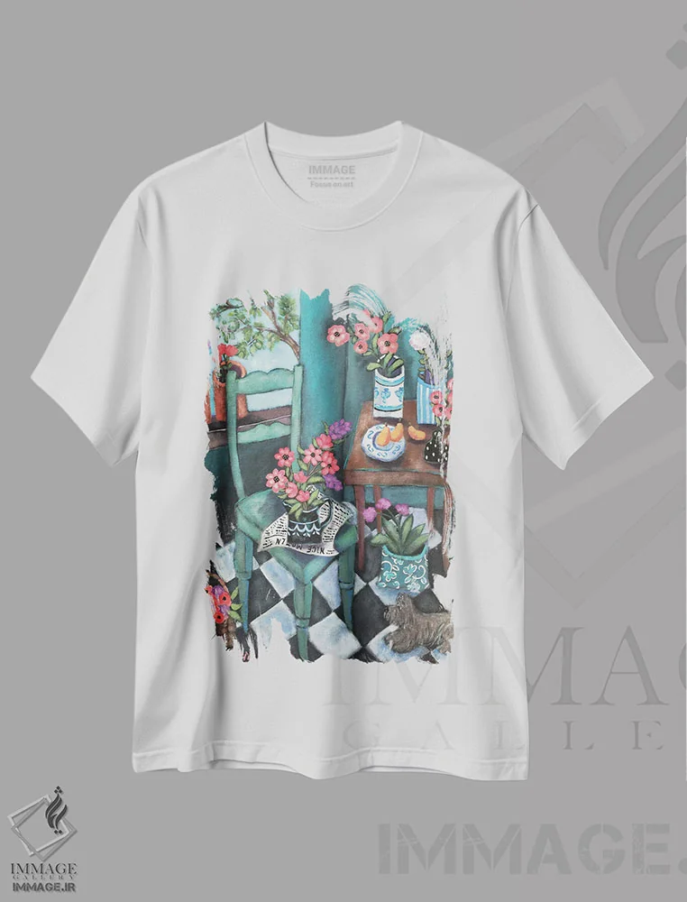 تیشرت سفید طرح دار گوشه گل دار، تزئینی اثر هالی وُجاهن | immage.ir