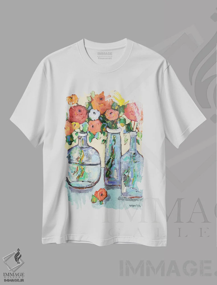 تیشرت سفید طرح دار غنچه های بیشتر در بطری، مدیوم اثر هالی وُجاهن | immage.ir