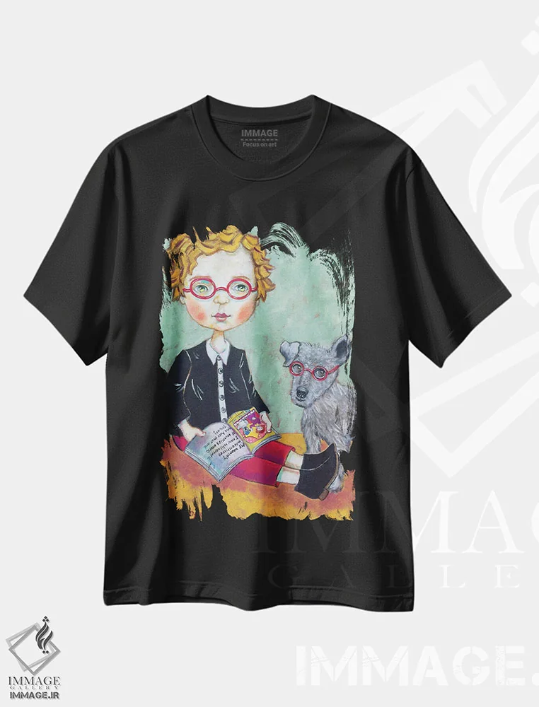 تیشرت مشکی طرح دار پسری که عاشق مطالعه بود، هنر فاخر معاصر اثر هالی وُجاهن | immage.ir