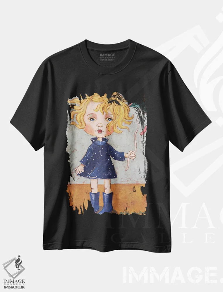 تیشرت مشکی طرح دار بادی با چکمه های بارانی، هنر فاخر معاصر اثر هالی وُجاهن | immage.ir