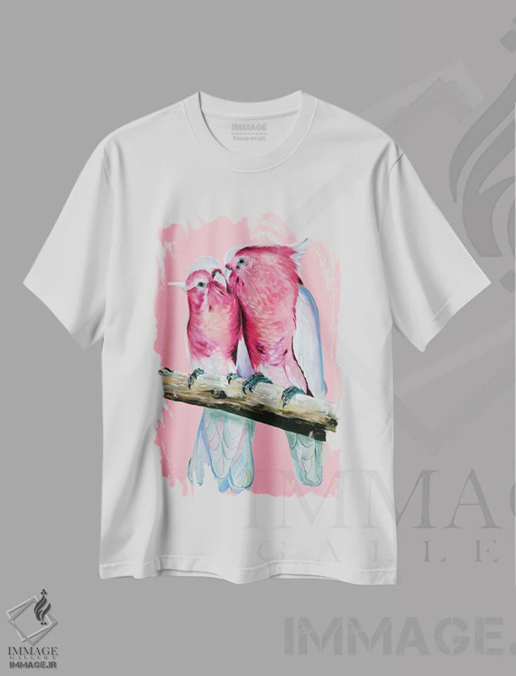 تیشرت سفید طرح دار طوطی های میچل خیلی بامزه، هنر فاخر معاصر اثر هیلی موریس | immage.ir