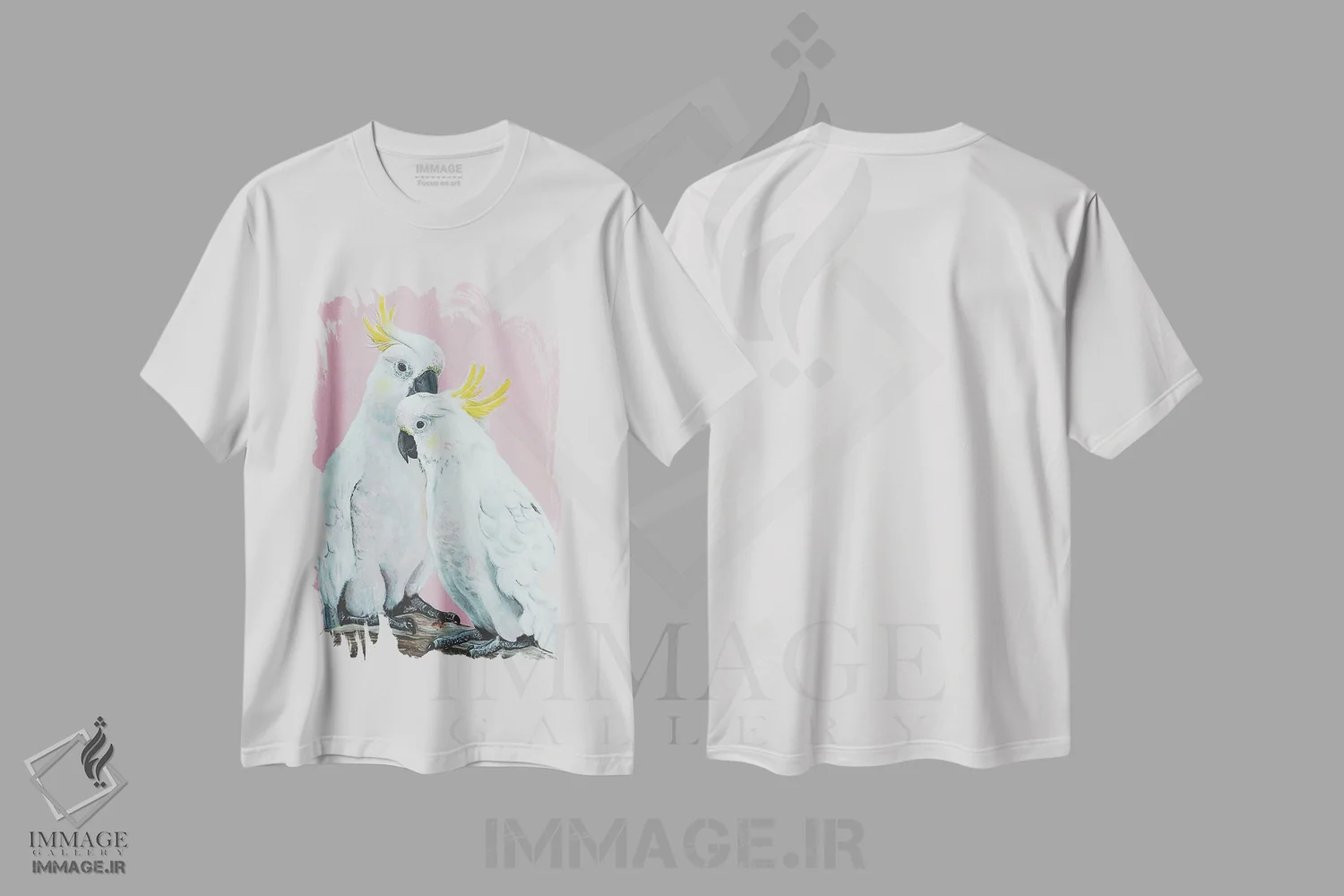 تیشرت سفید طرح دار کاکاتوهای سفید گوگردی، هنر فاخر معاصر اثر هیلی موریس | immage.ir