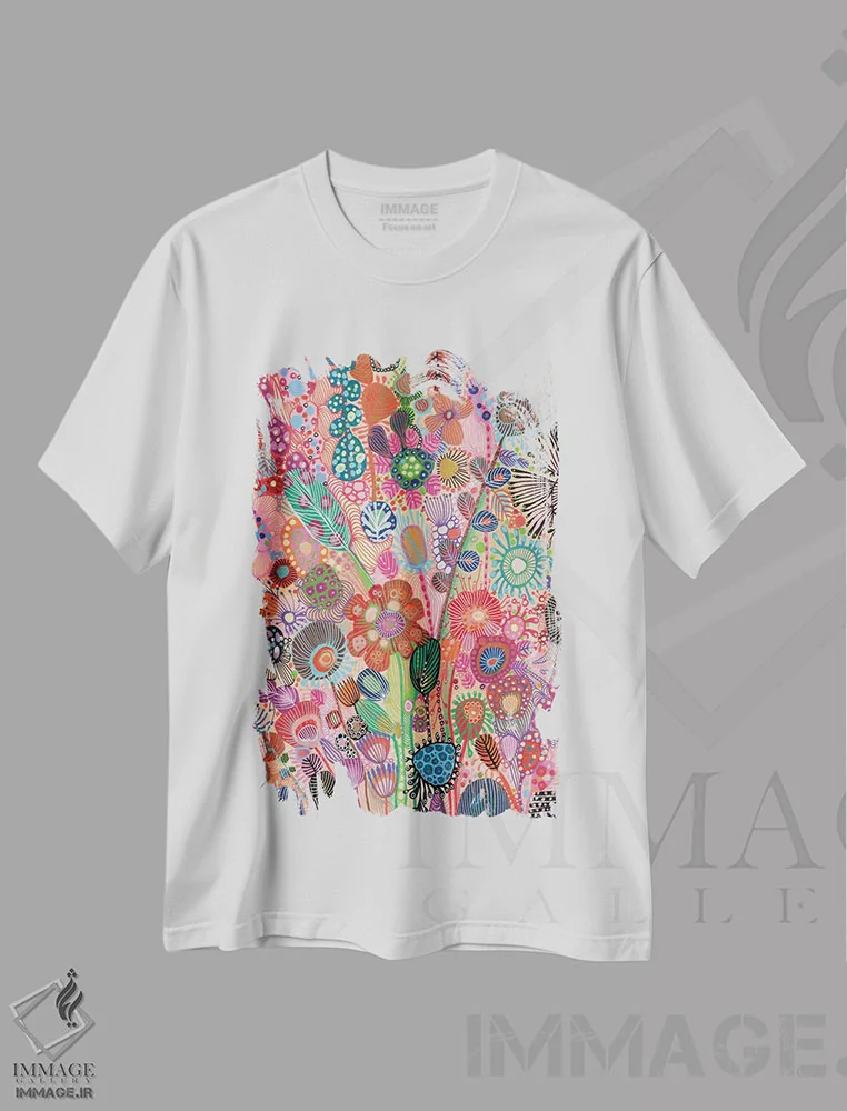 تیشرت سفید طرح دار گل ها، آبستره اثر نوئمی ایبارز | فروشگاه ایماژ