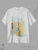 تیشرت سفید طرح دار شیشه دریایی ۲، دکور ساحلی اثر آلن بلاوشتاین | فروشگاه ایماژ