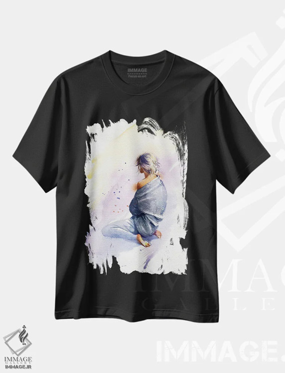 تیشرت مشکی طرح دار نشسته بر زمین، دکور معاصر اثر مارینا ایگناتووا | immage.ir