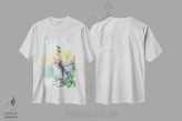 تیشرت سفید طرح دار دختر با گل یاس بنفش، تزئینی اثر مارینا ایگناتووا | immage.ir