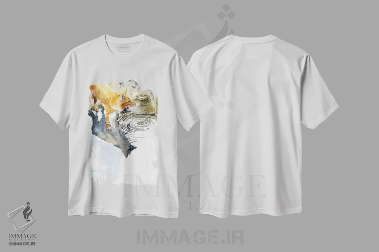 تیشرت سفید طرح دار روباه کنار رودخانه، دکور کلبه و لژ اثر مارینا ایگناتووا | immage.ir
