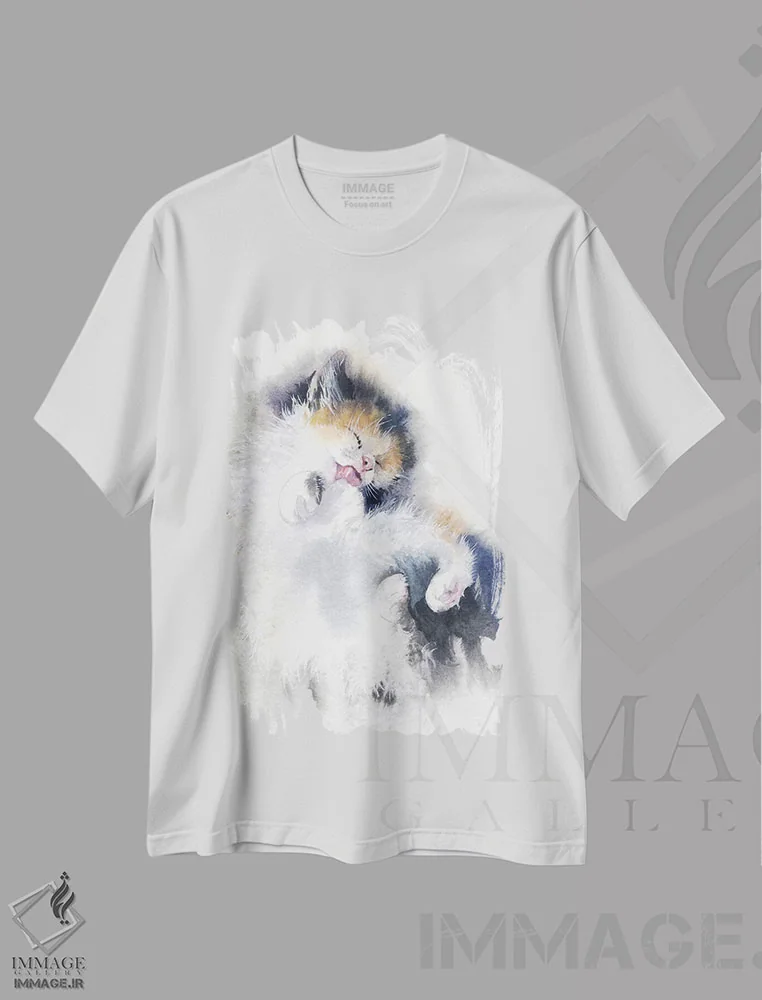 تیشرت سفید طرح دار حمام بچه گربه، دکور معاصر اثر مارینا ایگناتووا | immage.ir