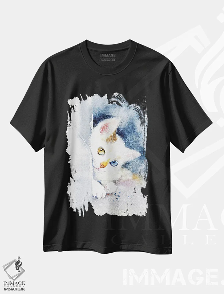 تیشرت مشکی طرح دار بچه گربه با چشم های رنگارنگ، مدیوم اثر مارینا ایگناتووا | فروشگاه ایماژ