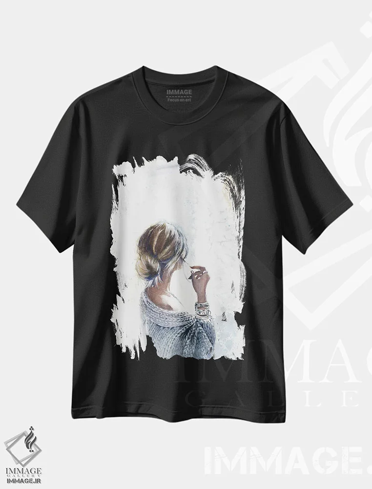 تیشرت مشکی طرح دار کنار پنجره، دکور معاصر اثر مارینا ایگناتووا | فروشگاه ایماژ