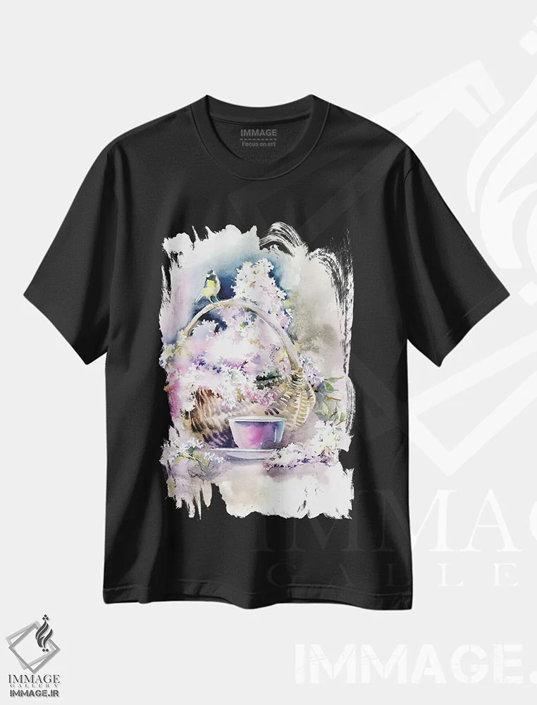 تیشرت مشکی طرح دار سبد با یاس بنفش، دکور معاصر اثر مارینا ایگناتووا | immage.ir