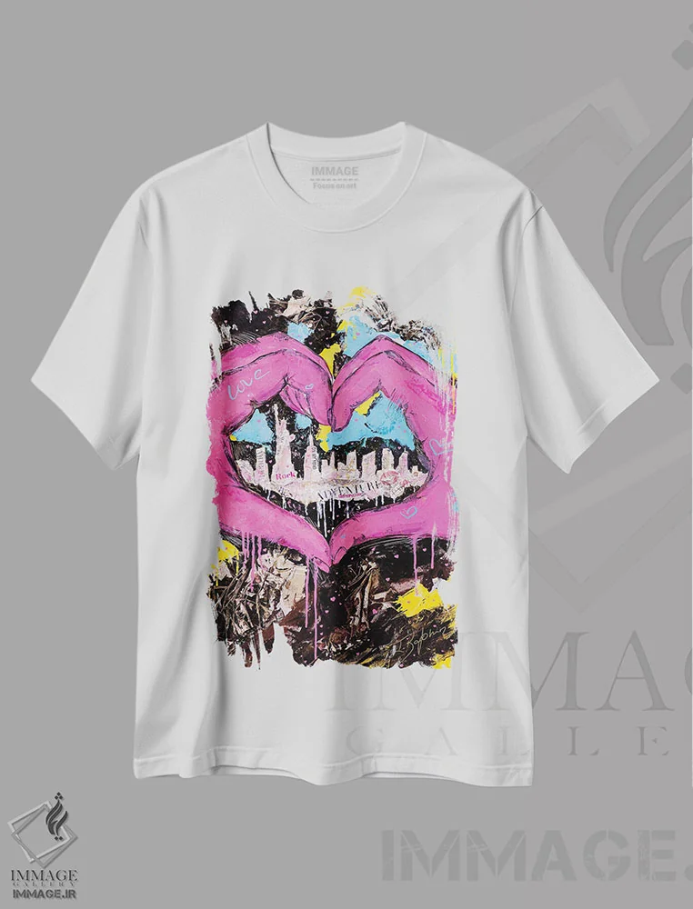 تیشرت سفید طرح دار یک عشق، دکوراسیون جایگزین اثر اینس کاپلون | فروشگاه ایماژ
