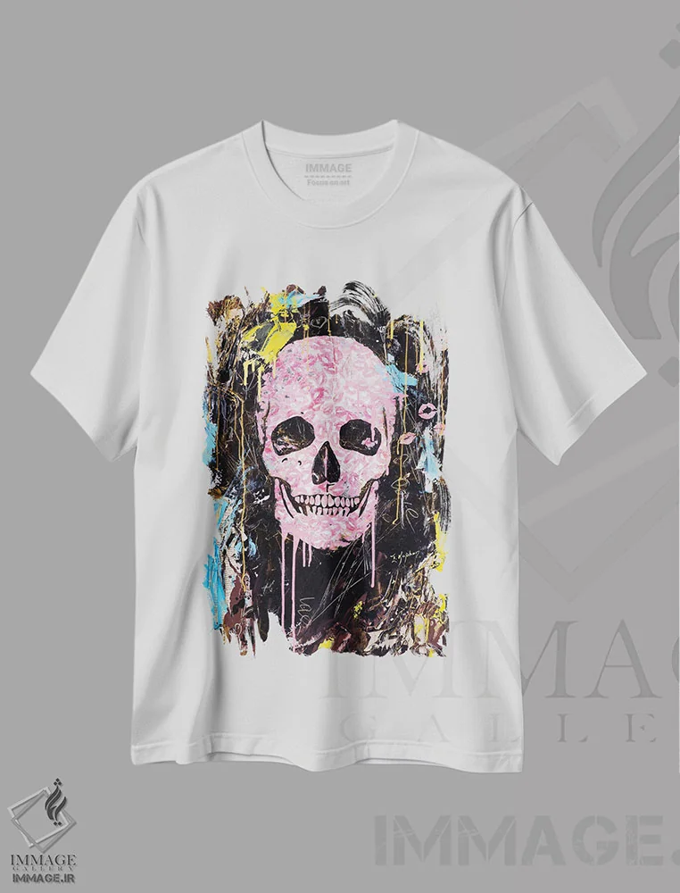 تیشرت سفید طرح دار بوسه جمجمه، دکوراسیون جایگزین اثر اینس کاپلون | immage.ir