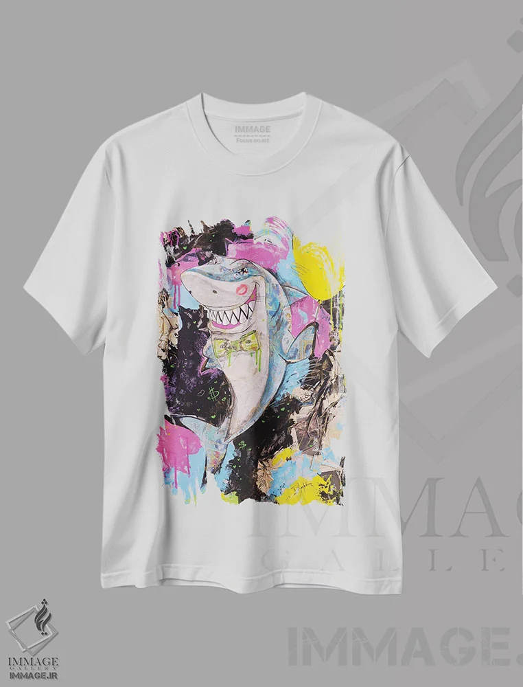 تیشرت سفید طرح دار کوسه، دکوراسیون جایگزین اثر اینس کاپلون | فروشگاه ایماژ