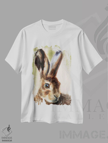 تیشرت سفید طرح دار آرمان، دکور کلبه و لژ اثر ایرینا خورت | فروشگاه ایماژ