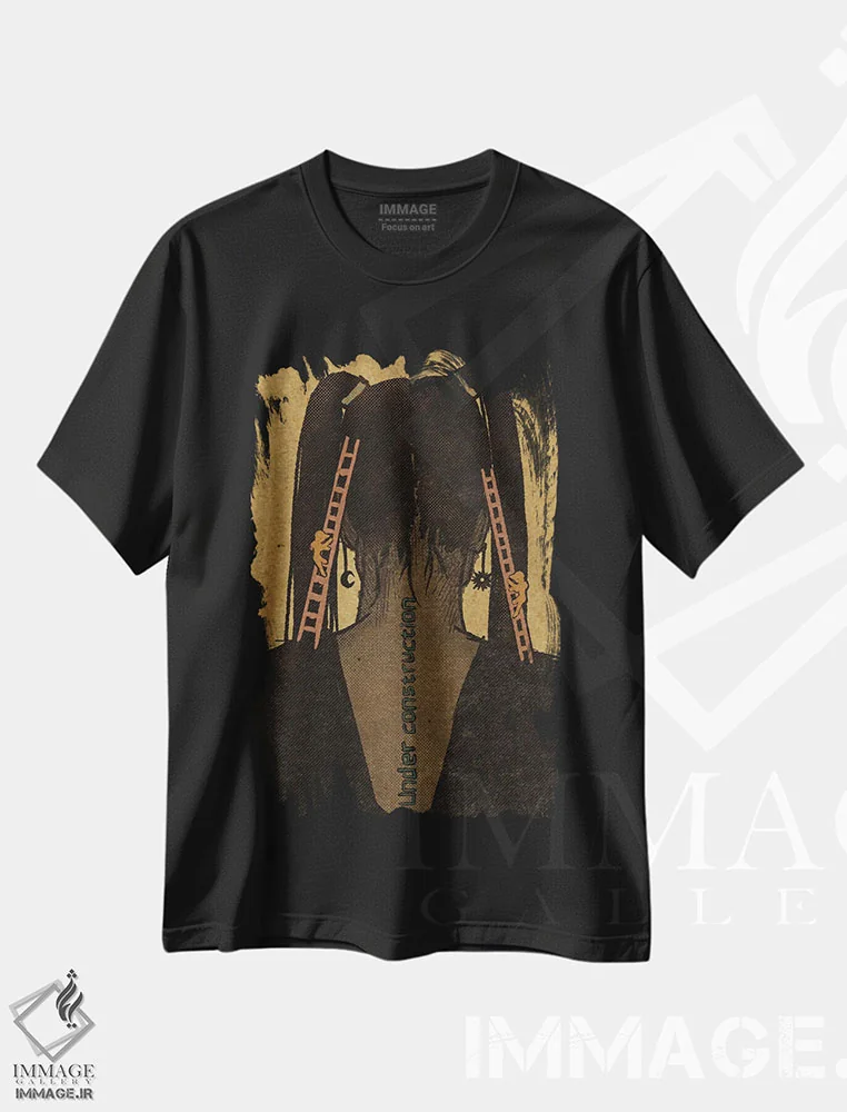 تیشرت مشکی طرح دار در حال ساخت II، دکوراسیون جایگزین اثر ایلو ناتیکا | فروشگاه ایماژ