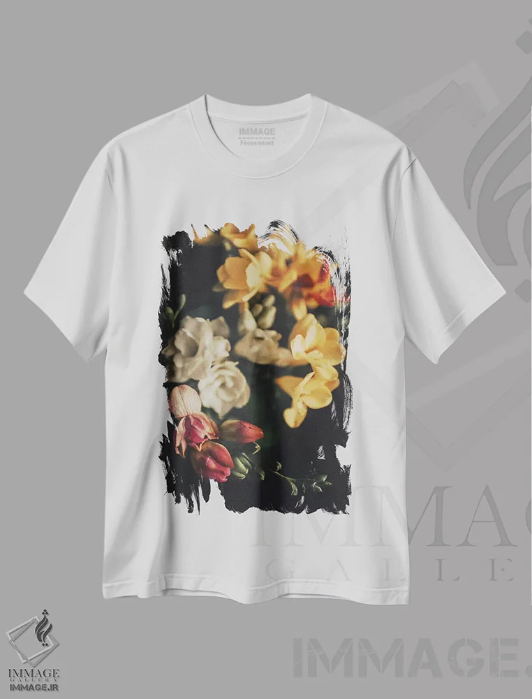 تیشرت سفید طرح دار دسته گل بهاری، عکاسی هنری فاخر اثر اینگرید بدوز | immage.ir