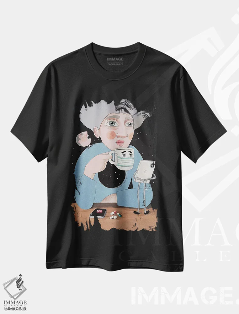 تیشرت مشکی طرح دار خلأ، مدیوم اثر ایرینا پانِدوا | فروشگاه ایماژ