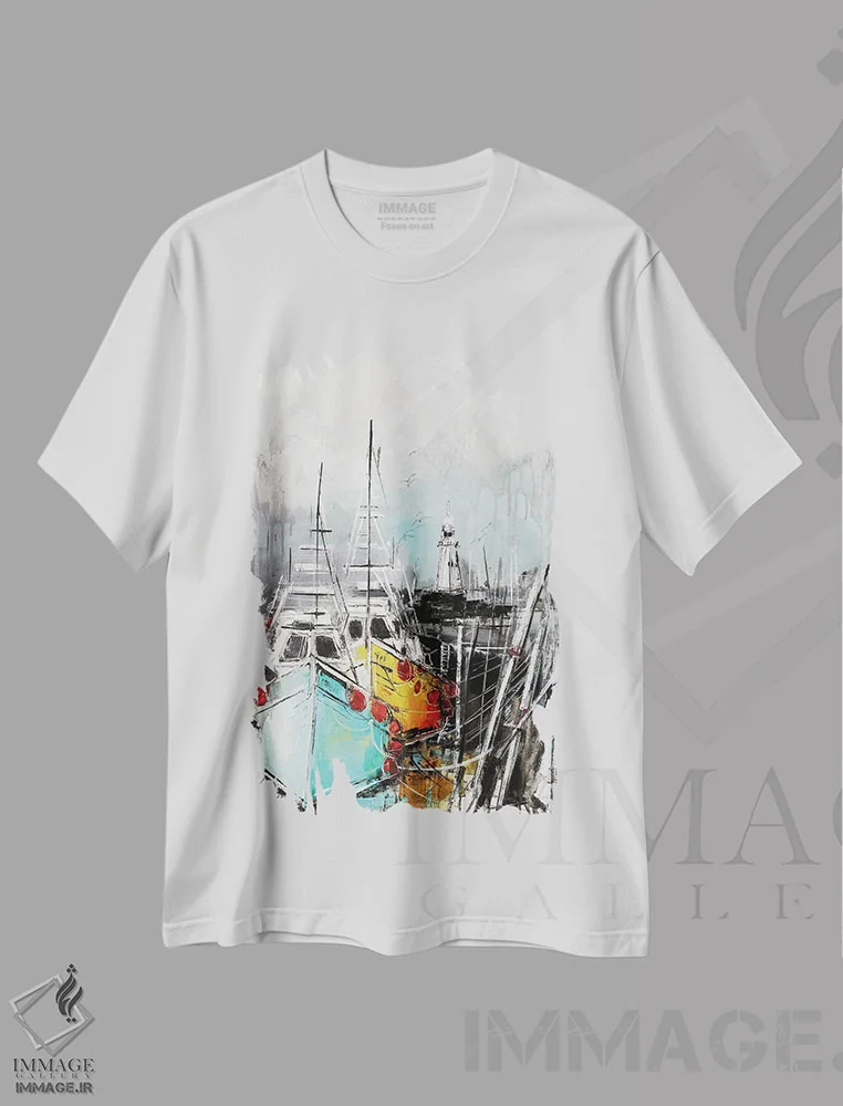 تیشرت سفید طرح دار قایق های بادبانی در بندرگاه، مدیوم اثر ایرینا رومیانسه وا | فروشگاه ایماژ