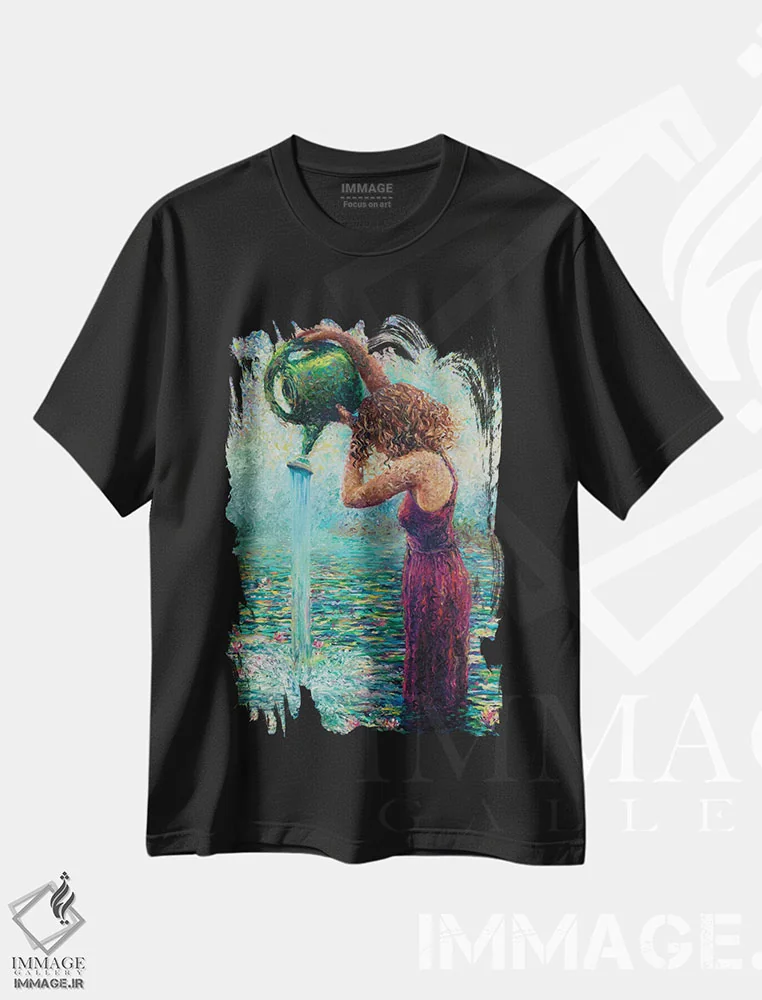 تیشرت مشکی طرح دار نیلوفرهای آبی تشنه، هنر فاخر معاصر اثر آیریس اسکات | immage.ir