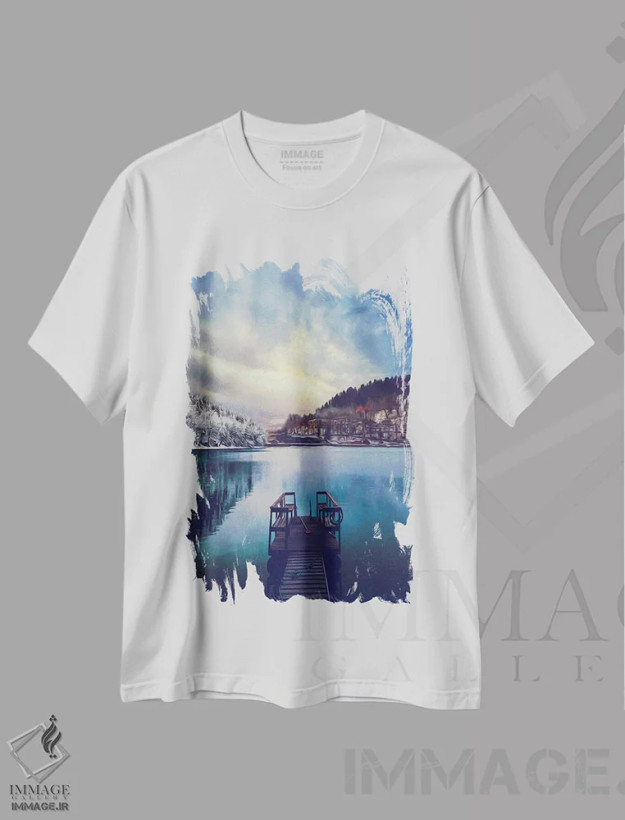 تیشرت سفید طرح دار اسکله کوچک دریاچه کوهستانی، هنر دیجیتال اثر ایوجنیا بیدیوک | فروشگاه ایماژ