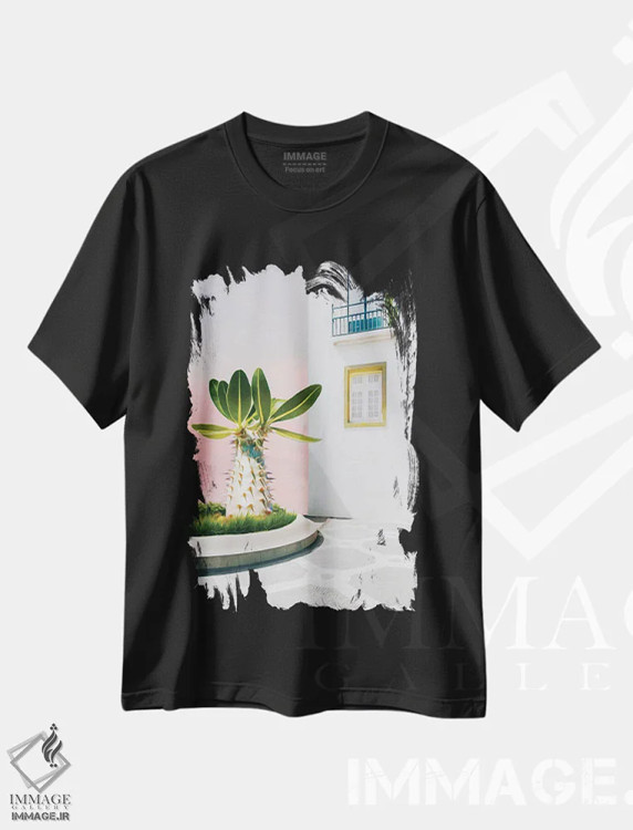 تیشرت مشکی طرح دار کاکتوس بزرگ بیرون یک خانه قدیمی، مدیوم اثر ایوجنیا بیدیوک | immage.ir