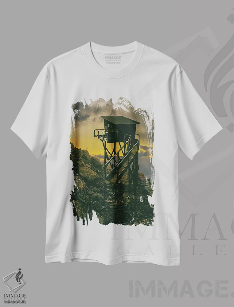 تیشرت سفید طرح دار کلبه چوبی روی پایه در کوهستان، مدیوم اثر ایوجنیا بیدیوک | immage.ir