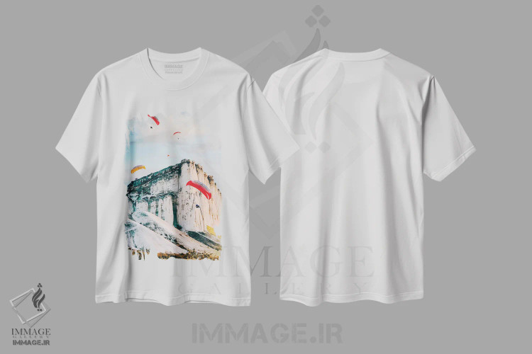 تیشرت سفید طرح دار هواپیماها در حال پرواز بر فراز کوه ها، مدیوم اثر ایوجنیا بیدیوک | فروشگاه ایماژ