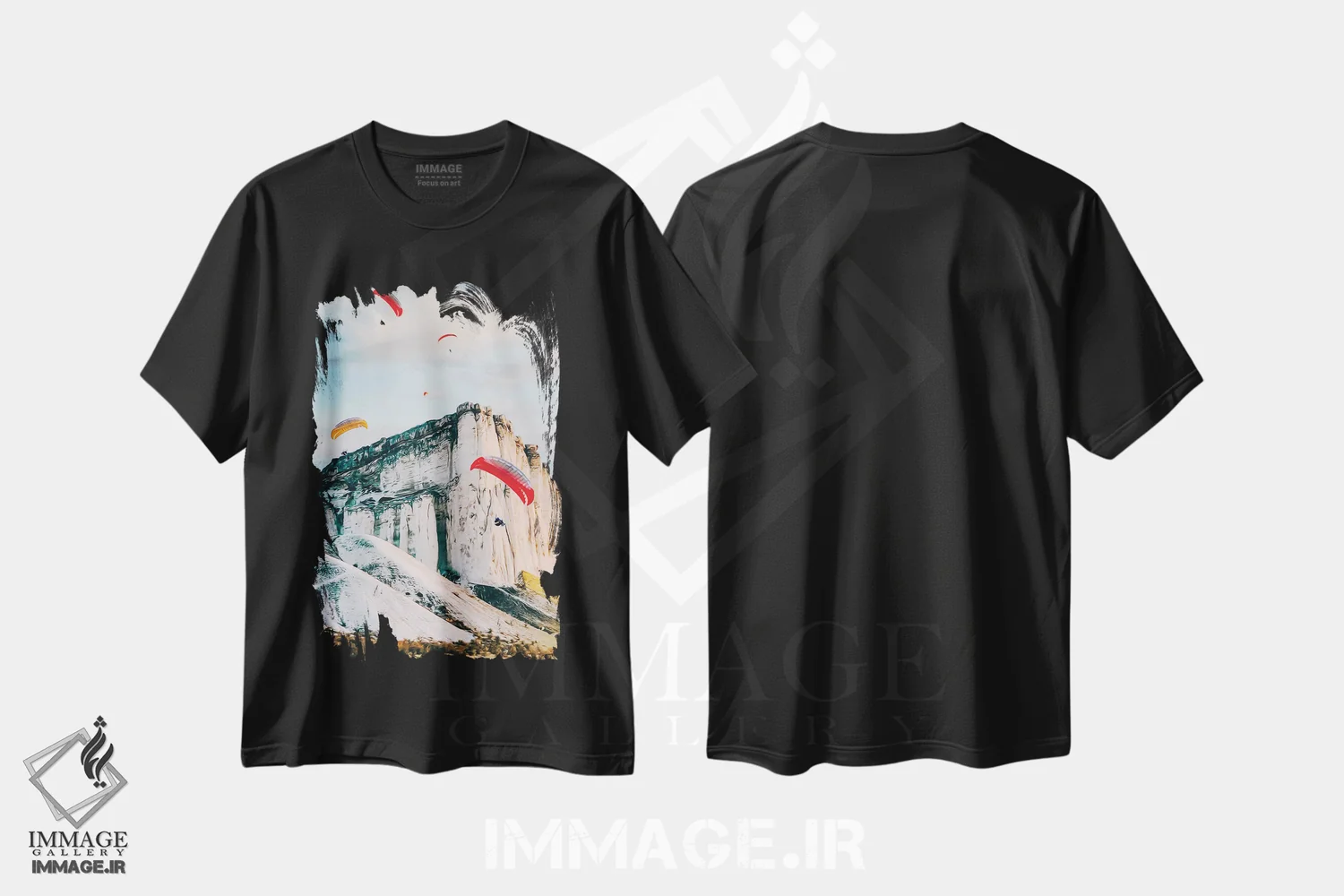 تیشرت مشکی طرح دار هواپیماها در حال پرواز بر فراز کوه ها، مدیوم اثر ایوجنیا بیدیوک | immage.ir