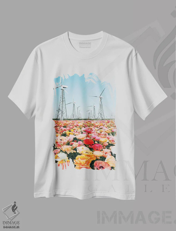 تیشرت سفید طرح دار شکوفه های رانکولوس در مقابل مزرعه بادی، مدیوم اثر ایوجنیا بیدیوک | فروشگاه ایماژ