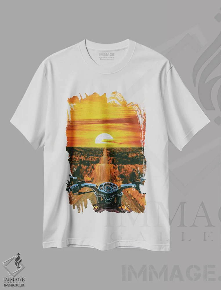 تیشرت سفید طرح دار نمای غروب تگزاس از دید موتورسوار، مدیوم اثر ایوجنیا بیدیوک | immage.ir